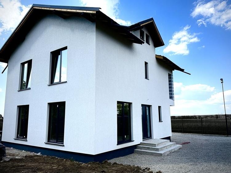 Casă cu 4 camere în Electroprecizia