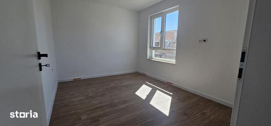 Casă cu 4 camere cu Teren 259 Mp în Vidra