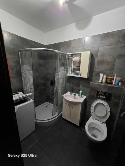 Apartament cu 3 camere decomandat în Metalurgiei