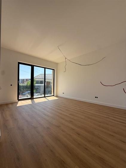 Casă individuală cu 6 camere cu Canalizare în Borhanci