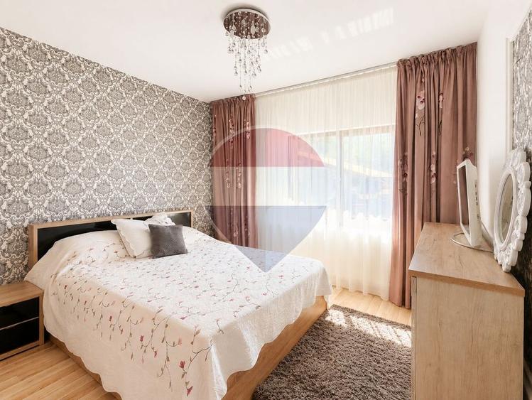 Casă individuală cu 5 camere cu Teren 375 Mp în Calea Romanului