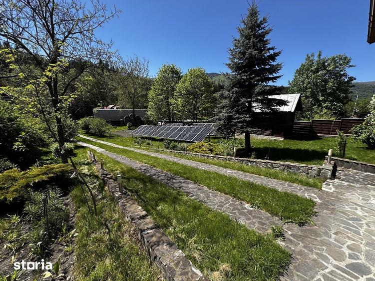 Casă cu 5 camere cu Teren 1286 Mp în Măneciu