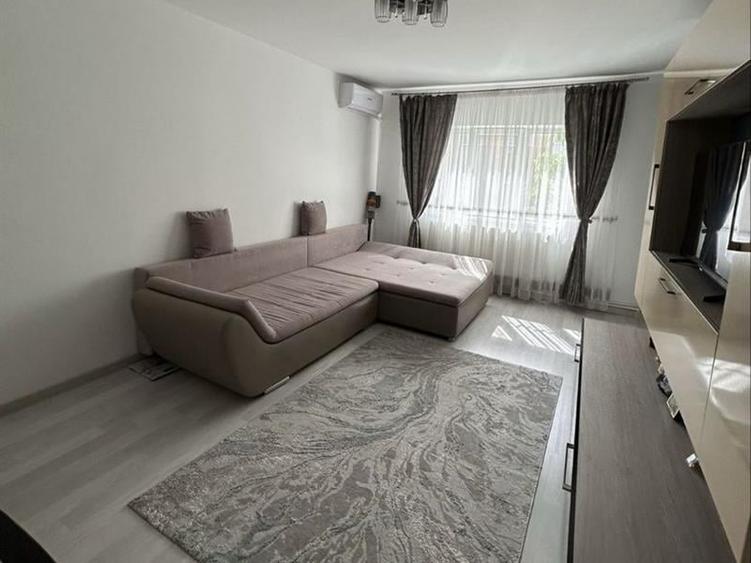Apartament cu 3 camere decomandat, mobilat în Craiovița Nouă
