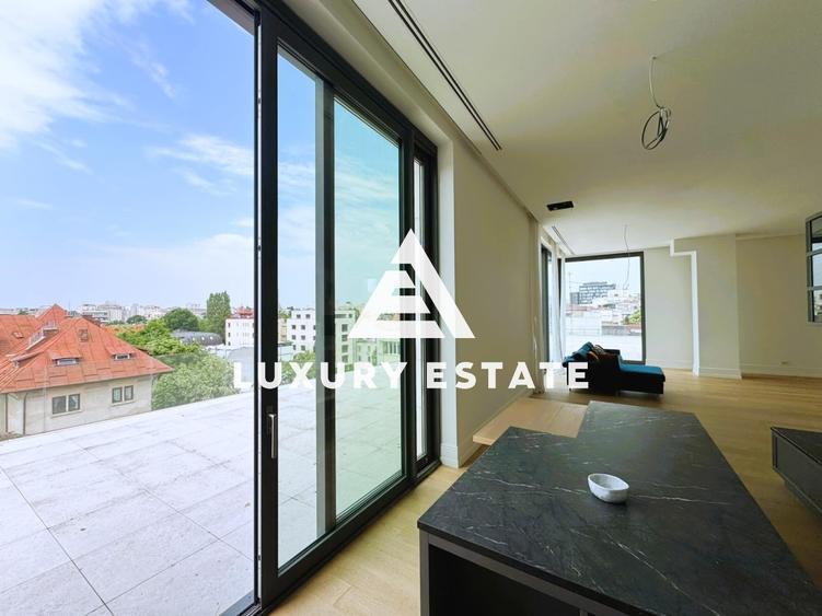 Penthouse cu 4 camere decomandat în Grădina Icoanei