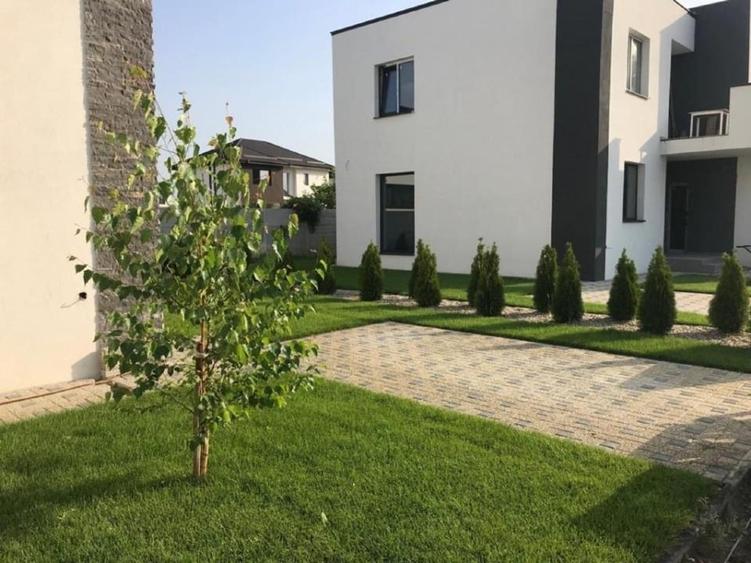 Casă individuală cu 5 camere cu Canalizare în Central