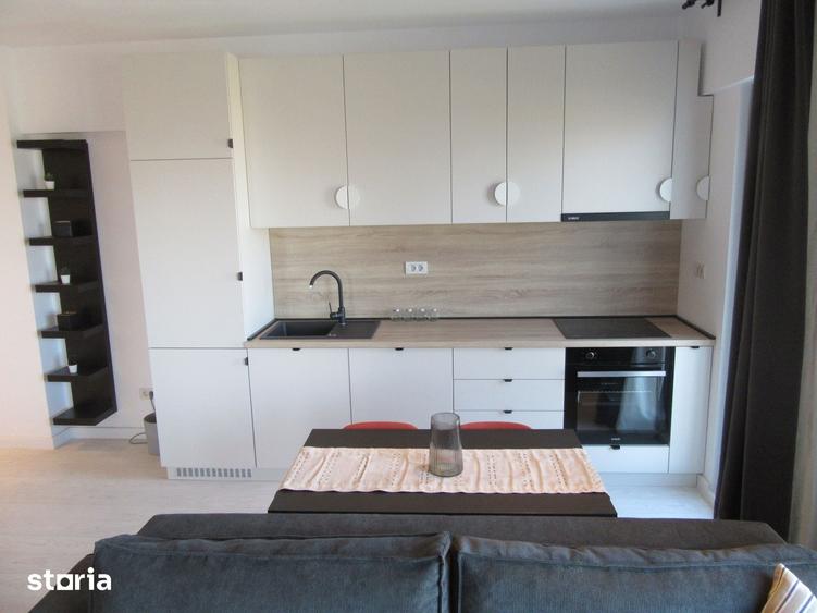 Apartament cu 3 camere semidecomandat în Fundeni