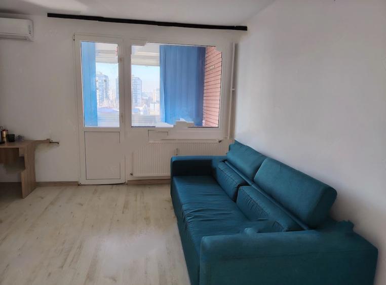 Apartament cu 3 camere semidecomandat, mobilat în Titan
