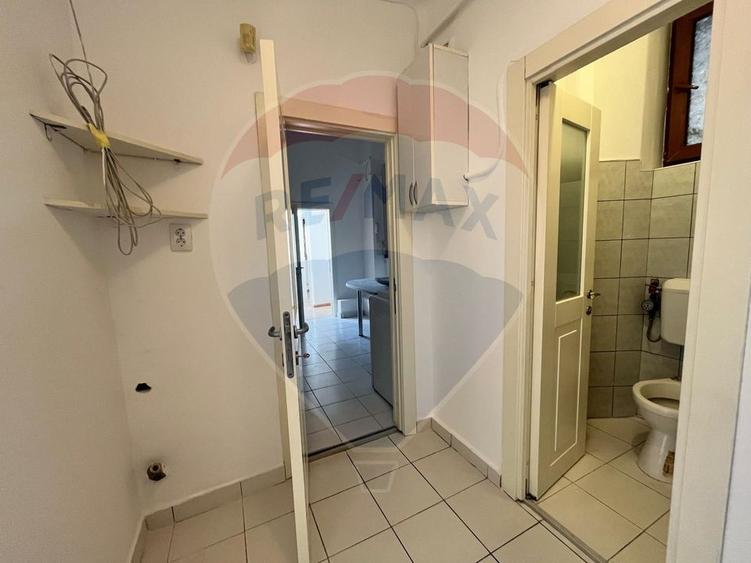 Apartament cu 6 camere circular în Periferie