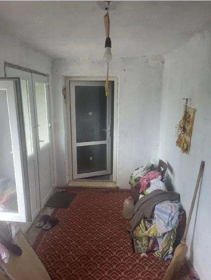 Casă cu 2 camere cu Teren 2000 Mp în Central