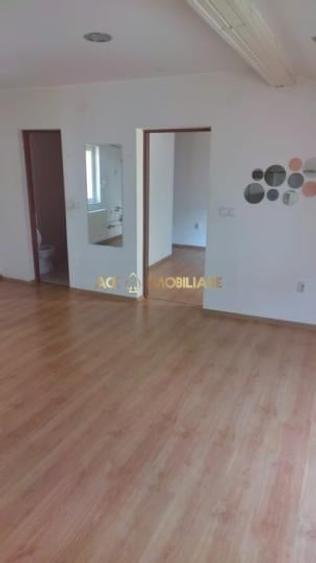 Apartament cu 2 camere semidecomandat, mobilat în Victoriei