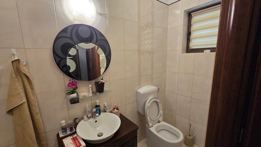 Casă individuală cu 3 camere cu Canalizare în Obor