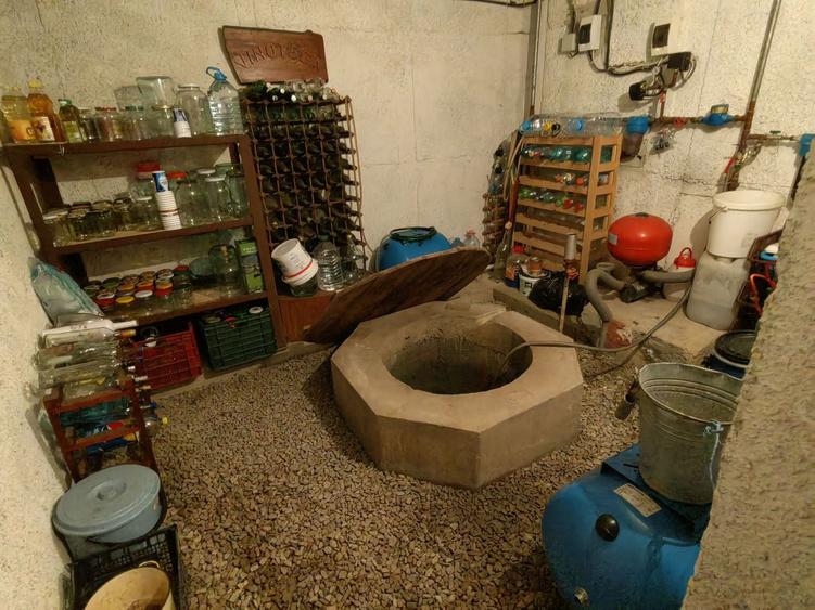 Casă individuală cu 4 camere cu Canalizare în Vâlcele