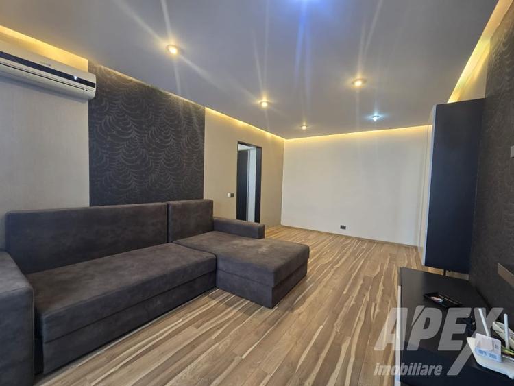 Apartament cu 2 camere semidecomandat, mobilat în P-ța Alba Iulia
