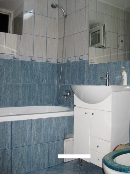 Apartament cu 3 camere semidecomandat în Brâncoveanu