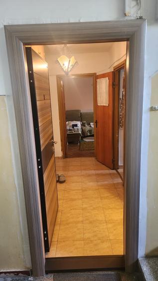 Apartament cu 3 camere decomandat în Drumul Taberei
