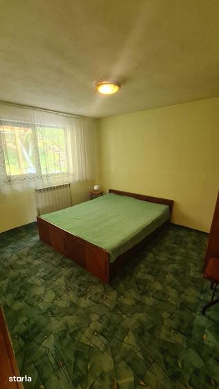 Casă cu 5 camere cu Teren 475 Mp în Central