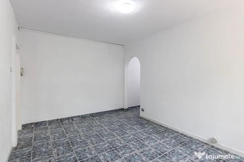 Apartament cu 4 camere semidecomandat în Drumul Taberei