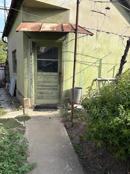 Casă cu 6 camere cu Teren 1600 Mp în Central
