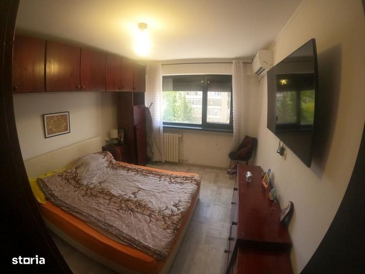Apartament cu 4 camere decomandat în Uiești