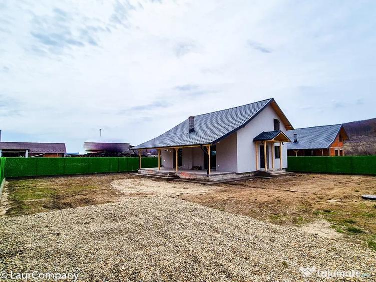 Casă cu 4 camere cu Teren 500 Mp în Drăganu