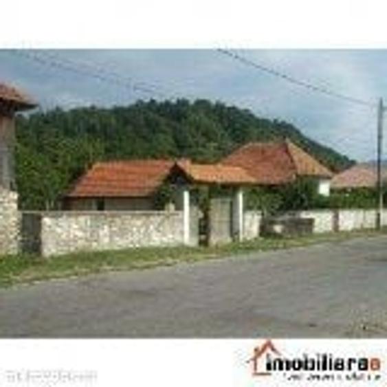 Teren de 3900 mp, în Sâmbotin