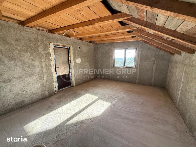 Casă cu 5 camere cu Teren 1517 Mp în Mironeasa