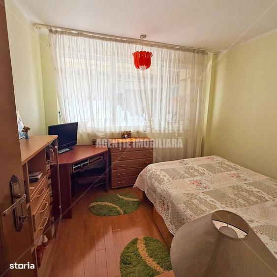 Apartament cu 4 camere în Micro 16