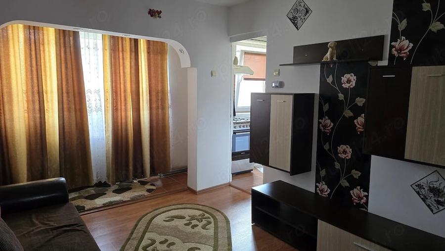 Garsonieră decomandată în 9 Mai