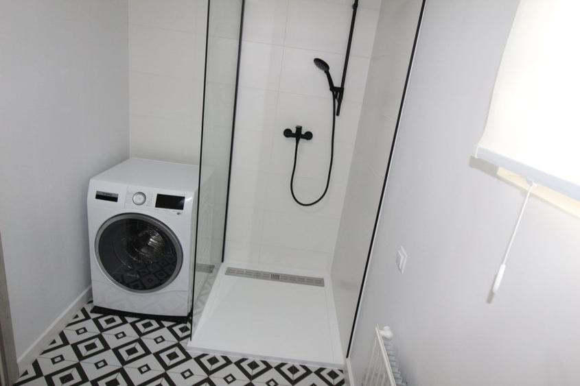 Casă cu 6 camere cu Teren 1064 Mp în Ostratu