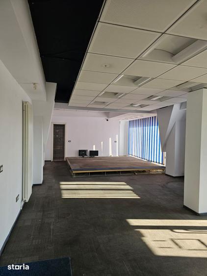 Spațiu comercial, de 906 mp, în Central