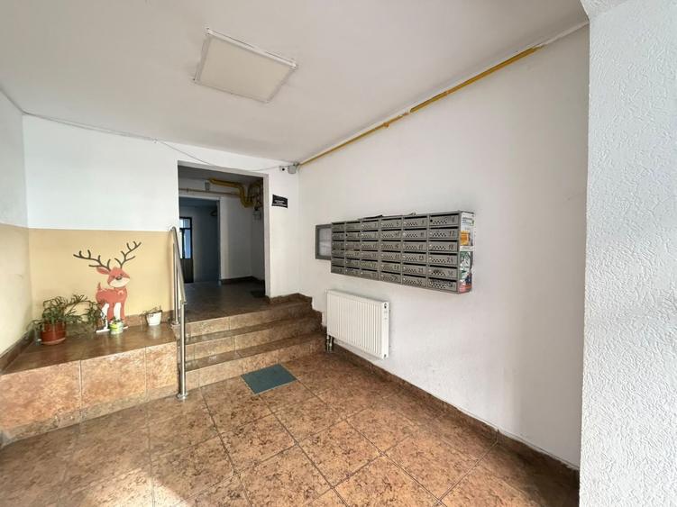 Apartament cu 3 camere decomandat în Rahova