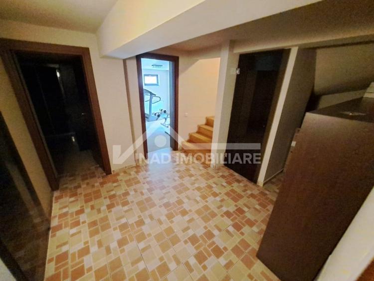 Casă cu 7 camere cu Canalizare în Bună Ziua