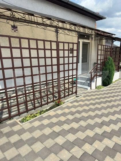 Casă individuală cu 4 camere cu Canalizare în Central