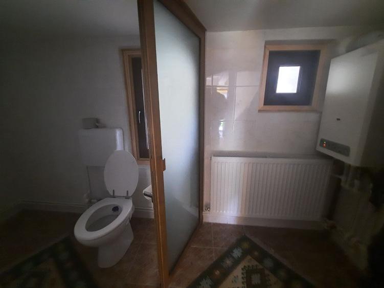 Casă individuală cu 7 camere cu Garaj în Alexandru cel Bun