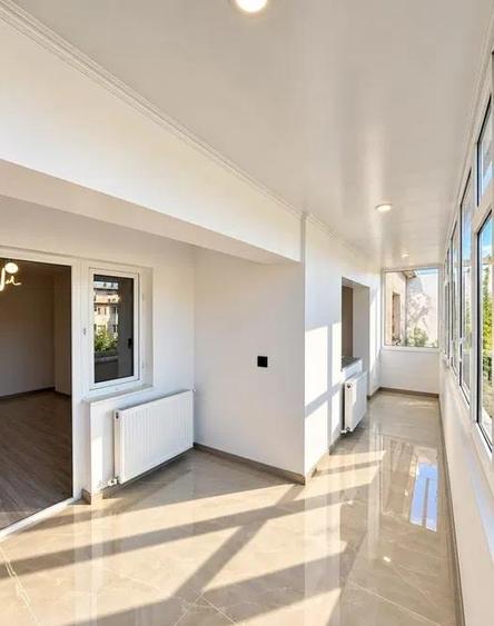 Apartament cu 4 camere decomandat în Apollo