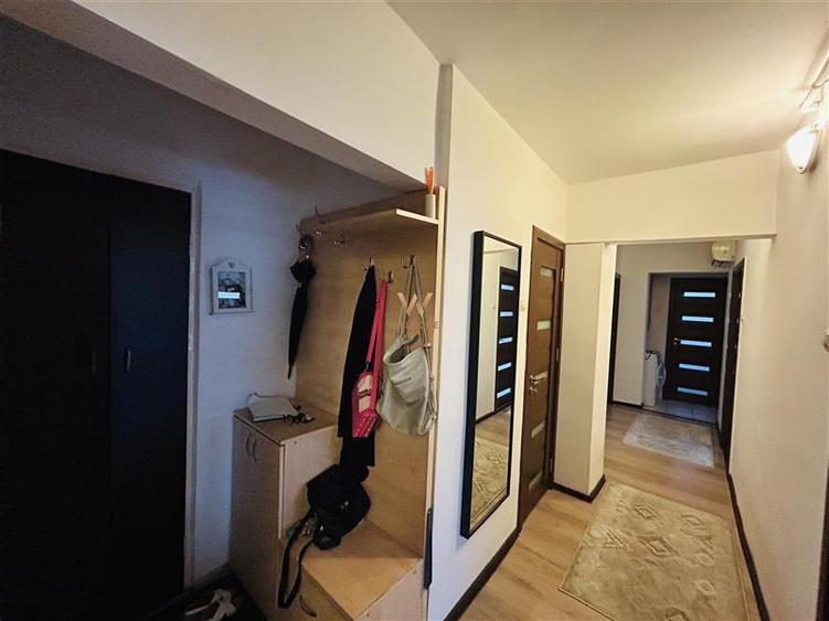 Apartament cu 4 camere decomandat în Mihai Viteazul