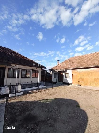 Casa cu 3 camere, anexe generoase si 1.813 mp teren Finteusu Mic