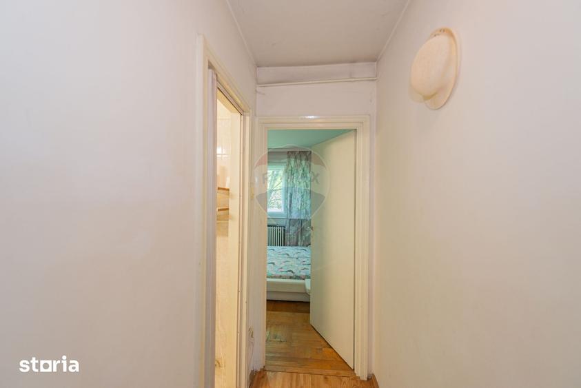 Apartament cu 3 camere semidecomandat în Giulești
