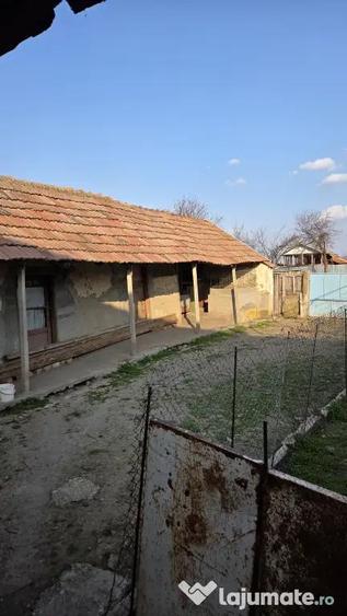 Casă cu 2 camere cu Teren 1500 Mp în Urzica