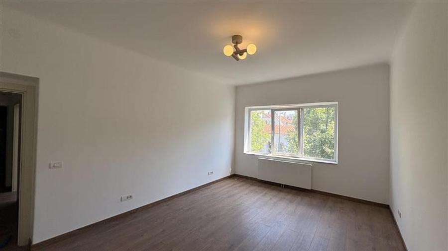 Inchiriere apartament ideal birou 3 camere decomandate renovat in Centru- zona R - 1