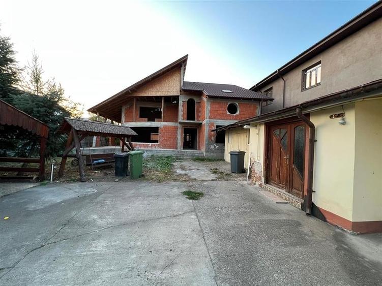 Casă individuală cu 4 camere cu Canalizare în Obor