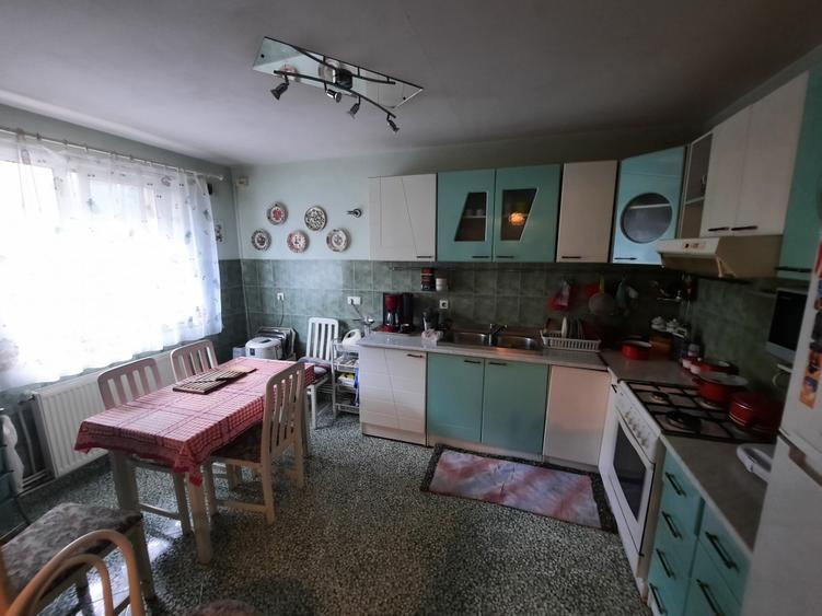 Duplex cu 5 camere cu Canalizare în Gruia