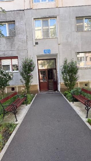 Apartament cu 4 camere decomandat în Sud-Vest