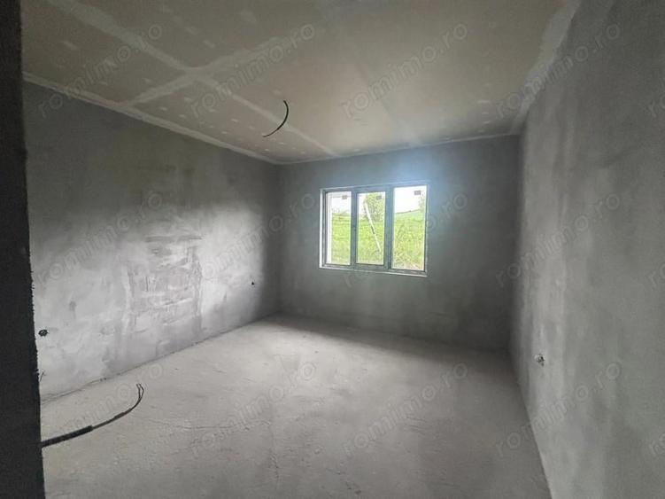 Casă cu 4 camere cu Teren 500 Mp în Nazna