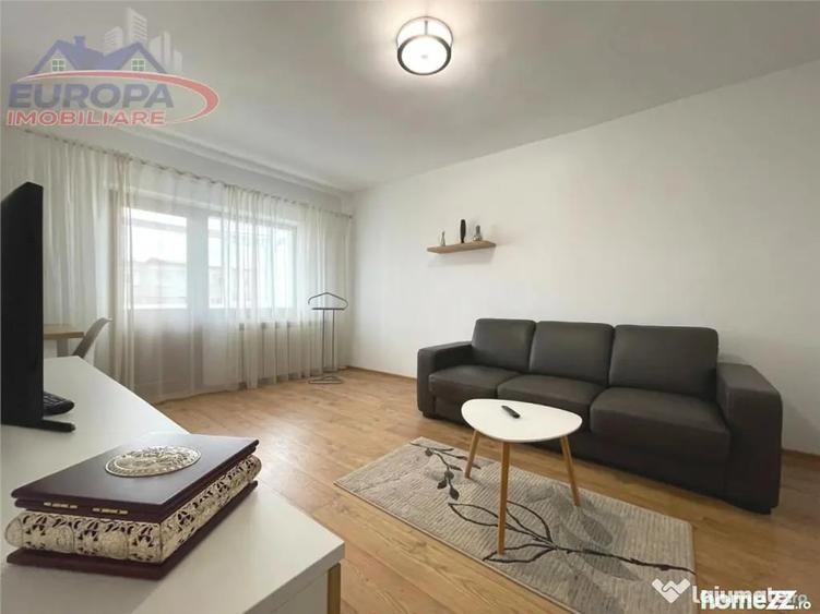 Apartament cu 2 camere decomandat în E3