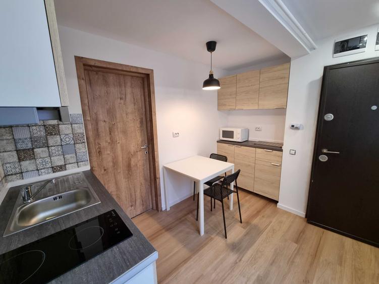 Apartament cu 3 camere decomandat în Exterior Vest