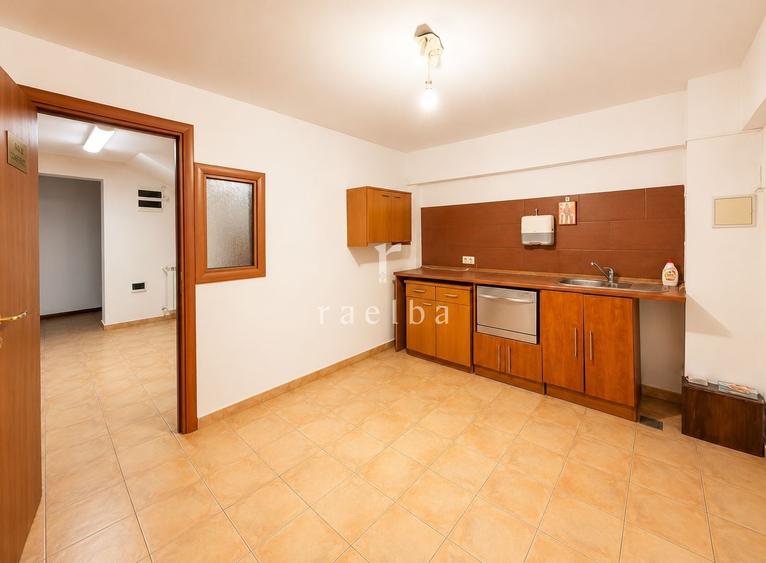 Duplex cu 12 camere cu Canalizare în Șoseaua Nordului