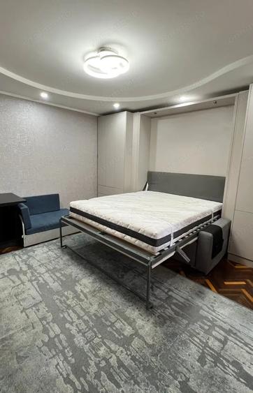 Apartament cu 2 camere decomandat în P-ța Victoriei