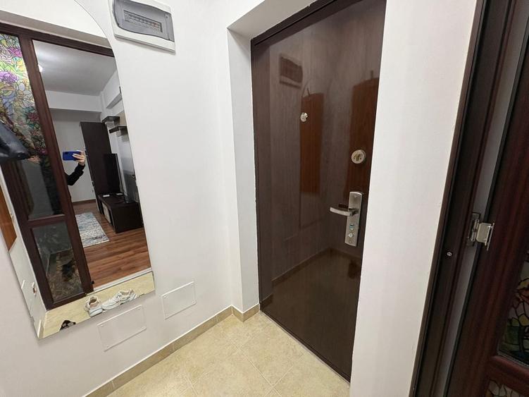 Apartament cu 2 camere semidecomandat, mobilat în Apărătorii Patriei