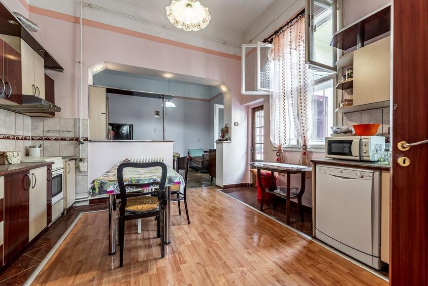 Apartament cu 3 camere semidecomandat, mobilat în Ultracentral